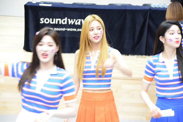 LABOUM #38