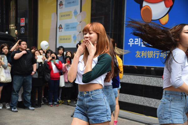 OH MY GIRL 明洞 #9