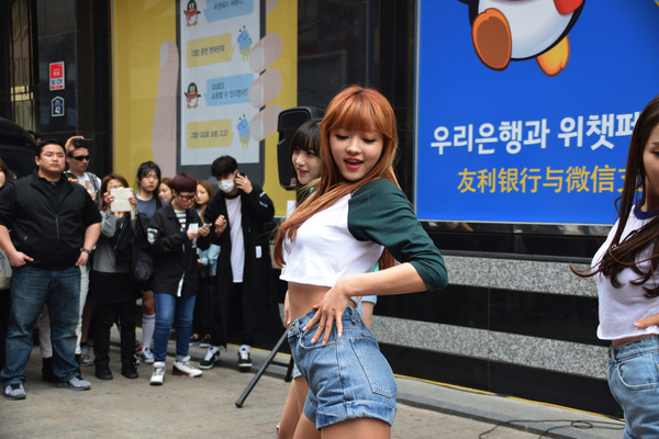 OH MY GIRL 明洞 #8