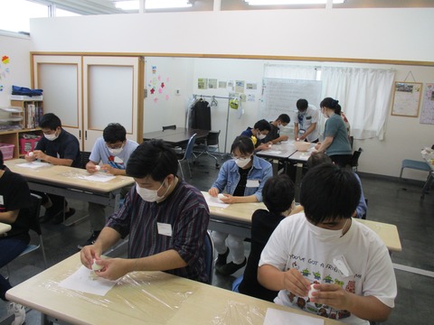 たまごの殻むき(名前消し）