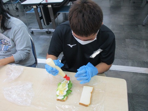 サンドイッチ作り　1階