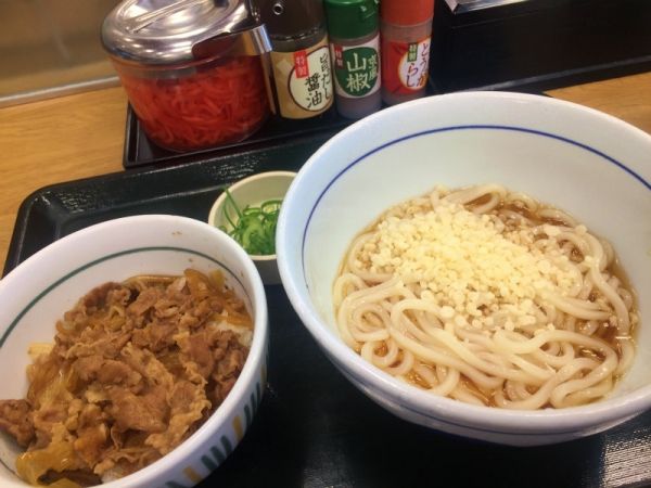 【出張の昼ごはん】なか卯で昼ごはん