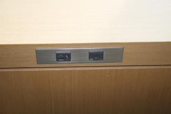 07_02一台一台にコンセントと有線LAN