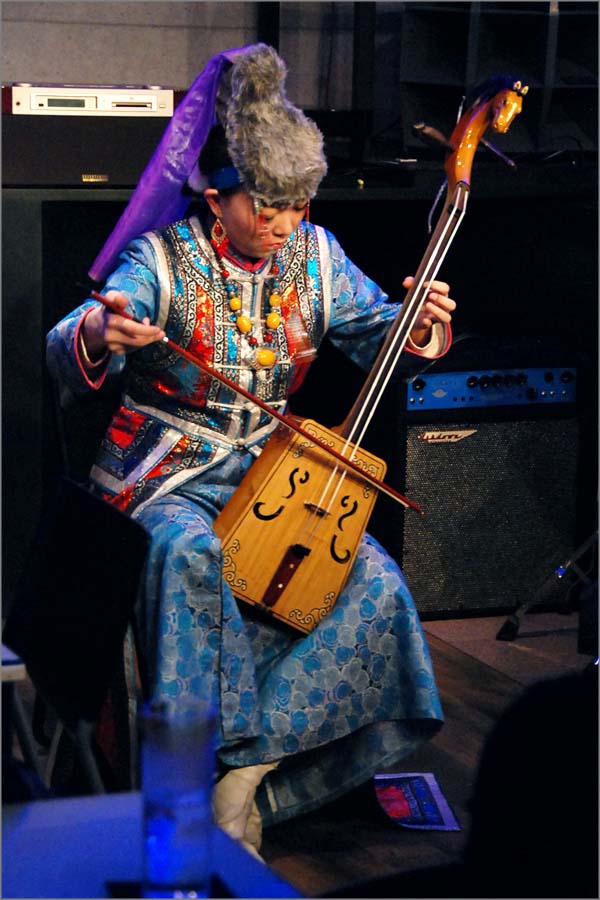 モンゴル馬頭琴、ドラントリオ、興奮しました！！ : Jazz工房Nishimura