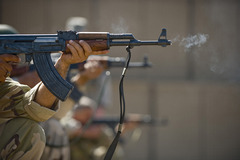 1200px-Ak-47-iraqis