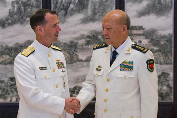 【南シナ海問題】中国海軍司令官「島と岩礁の建設をやり遂げる」 米軍司令官に 滞在中にあえて「挑発」軍事演習も[7/18]