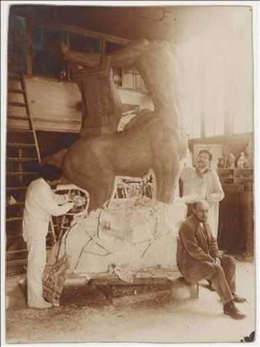 antoine_bourdelle_dans_son_atelier