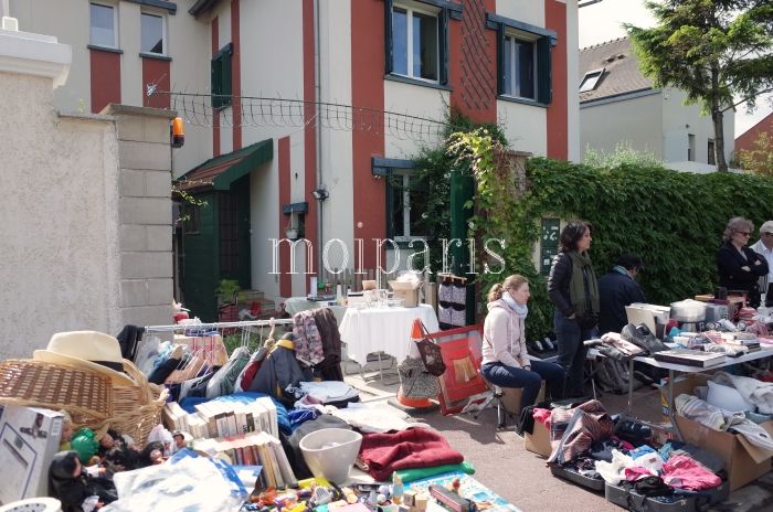 パリ郊外の豪邸街のブロカント ゲットしたものたち パリ生活社ミルクとマカロン2