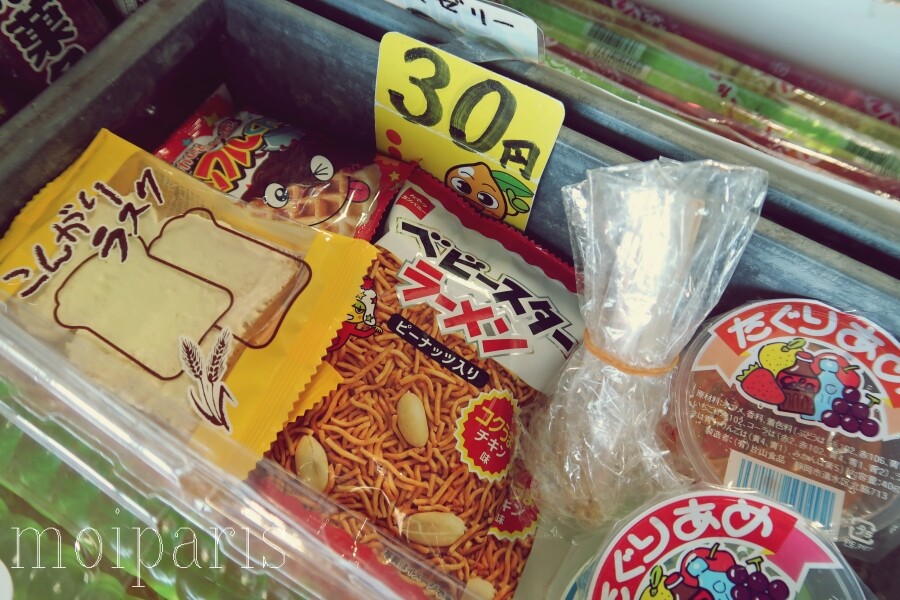 本物昭和レトロな日本の駄菓子屋さん パリ生活社ミルクとマカロン2
