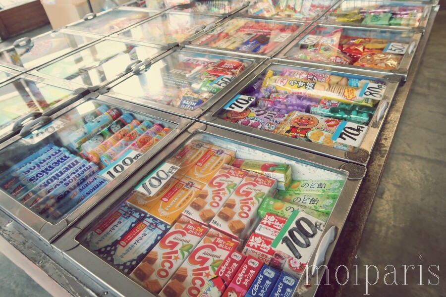 本物昭和レトロな日本の駄菓子屋さん パリ生活社ミルクとマカロン2 本物昭和レトロな日本の駄菓子屋さん パリ生活社ミルクとマカロン2