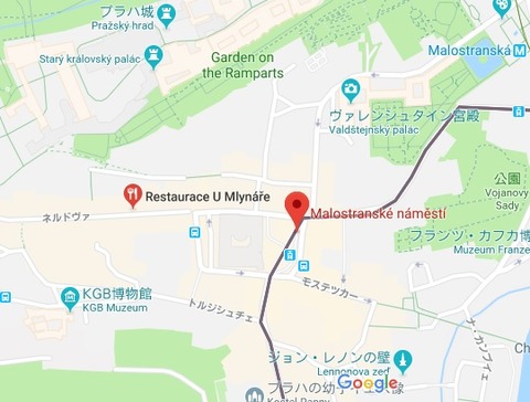 プラハ城からレストラン、トラム駅