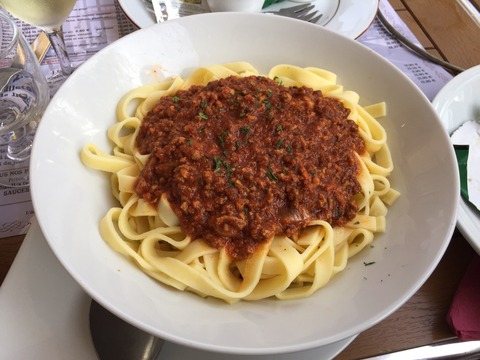 トマトベースパスタ