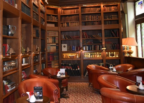 ホテルラウンジ