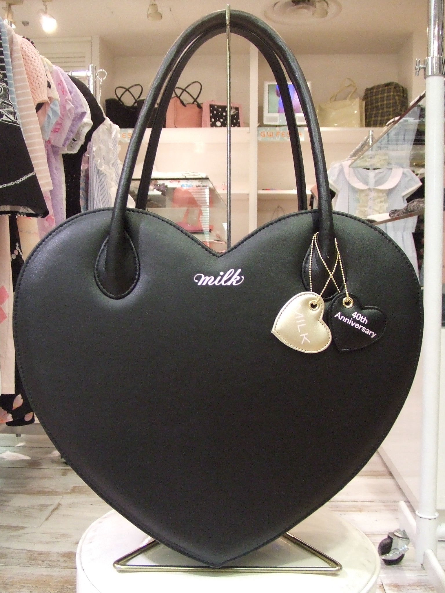 ☆MILK☆ハートバッグ 黒 ハート バッグ（ハンドバッグ）｜MILK（ミルク）のファッション