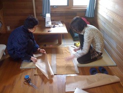 いつきても、誰かが何かを作っている家