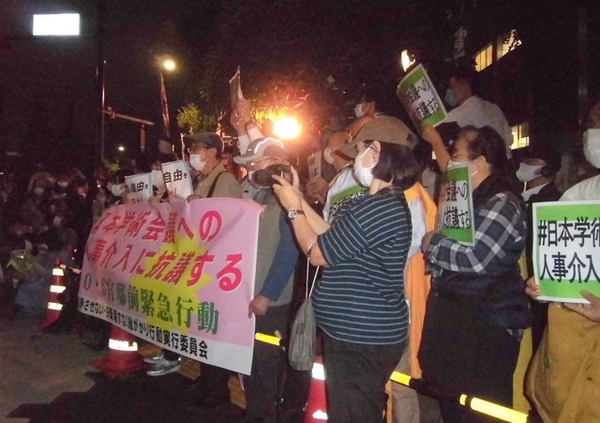 10.8官邸前0