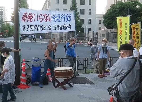 官邸前8
