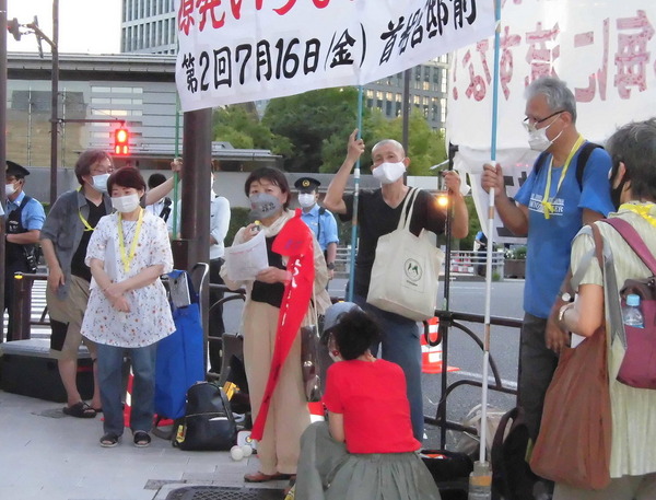 官邸前5