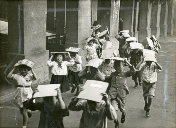 小学校の防空訓練1938年