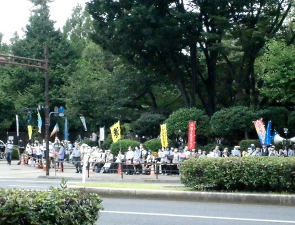 国会前4