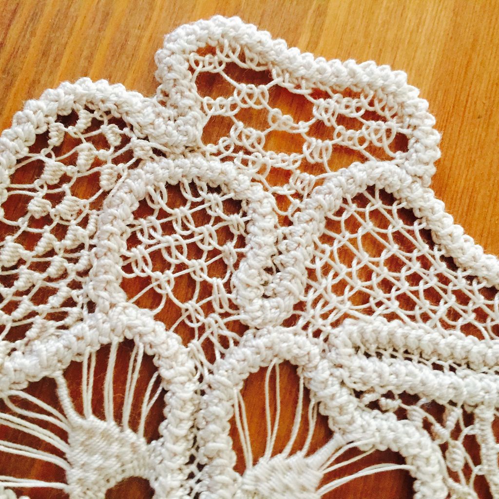 ルーマニア製 手編みのレース