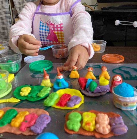 2歳3歳4歳 子ども粘土は米か小麦か グミの型で遊ぶのがおすすめ おひとりさま 高齢シンママの徒然