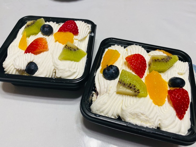 キャトルのはしっこケーキは中身が何かのガチャケーキ 笑 みみみちゃちゃボヌールモナ日記 台湾 高雄 日本