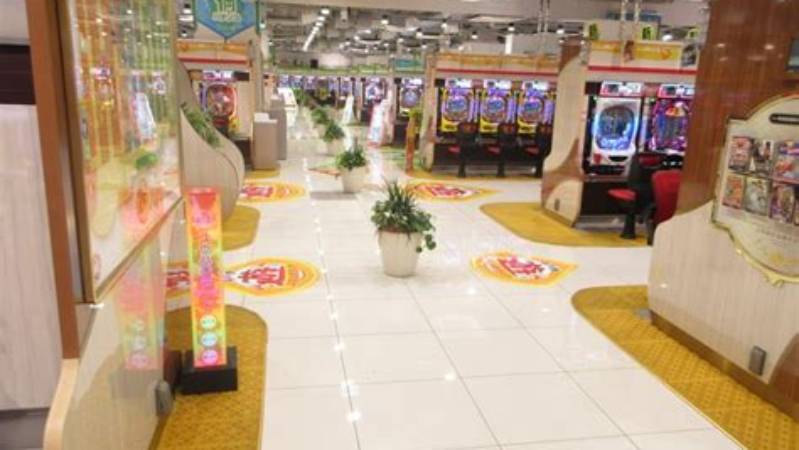 楽園南越谷店の特定日・爆発台を徹底解剖！狙い目攻略データを独占公開