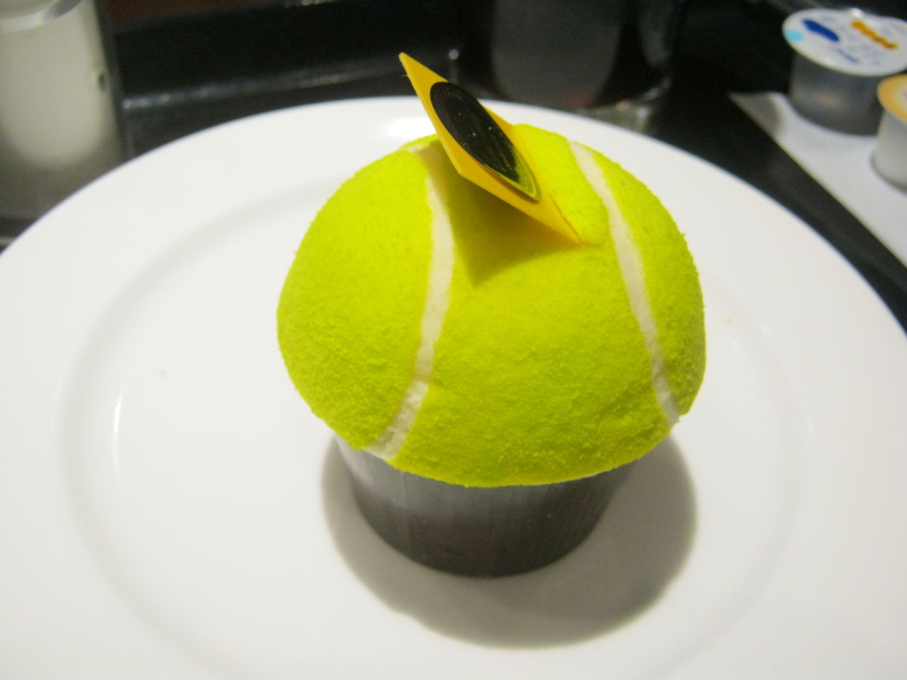 どっからどう見ても本物にしか見えない Nikki Cafe でテニスボールケーキを食べてきた 東京別視点ガイド