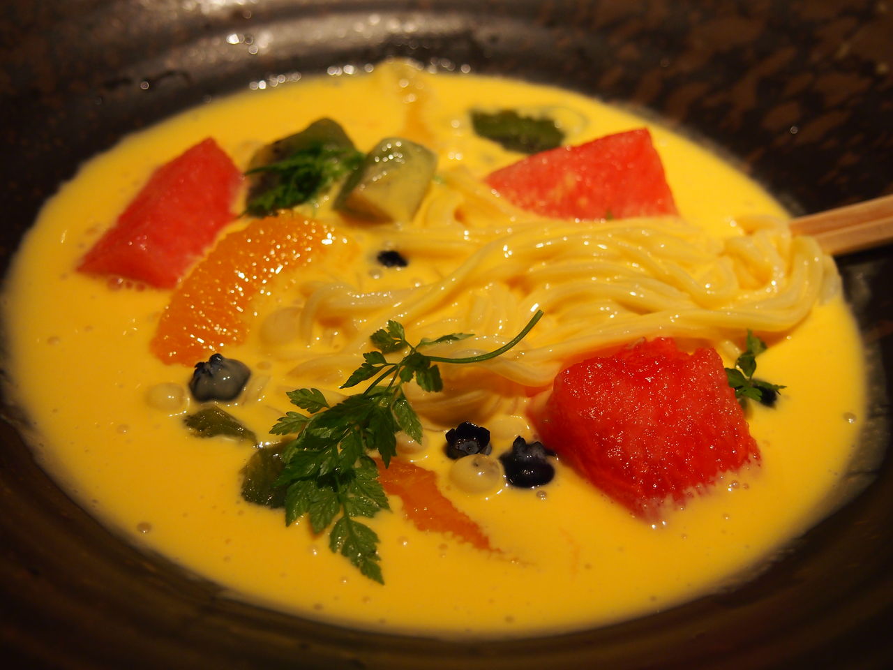 スイーツだがうどん つるとんたん でマンゴーヨーグルトうどんを食べた 意外にも違和感が無い 東京別視点ガイド