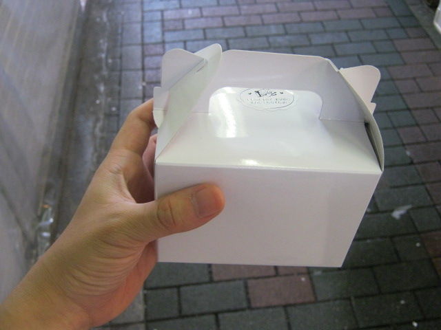 犬用のケーキを食べてみよう Coco S Sweet 吉祥寺 東京別視点ガイド