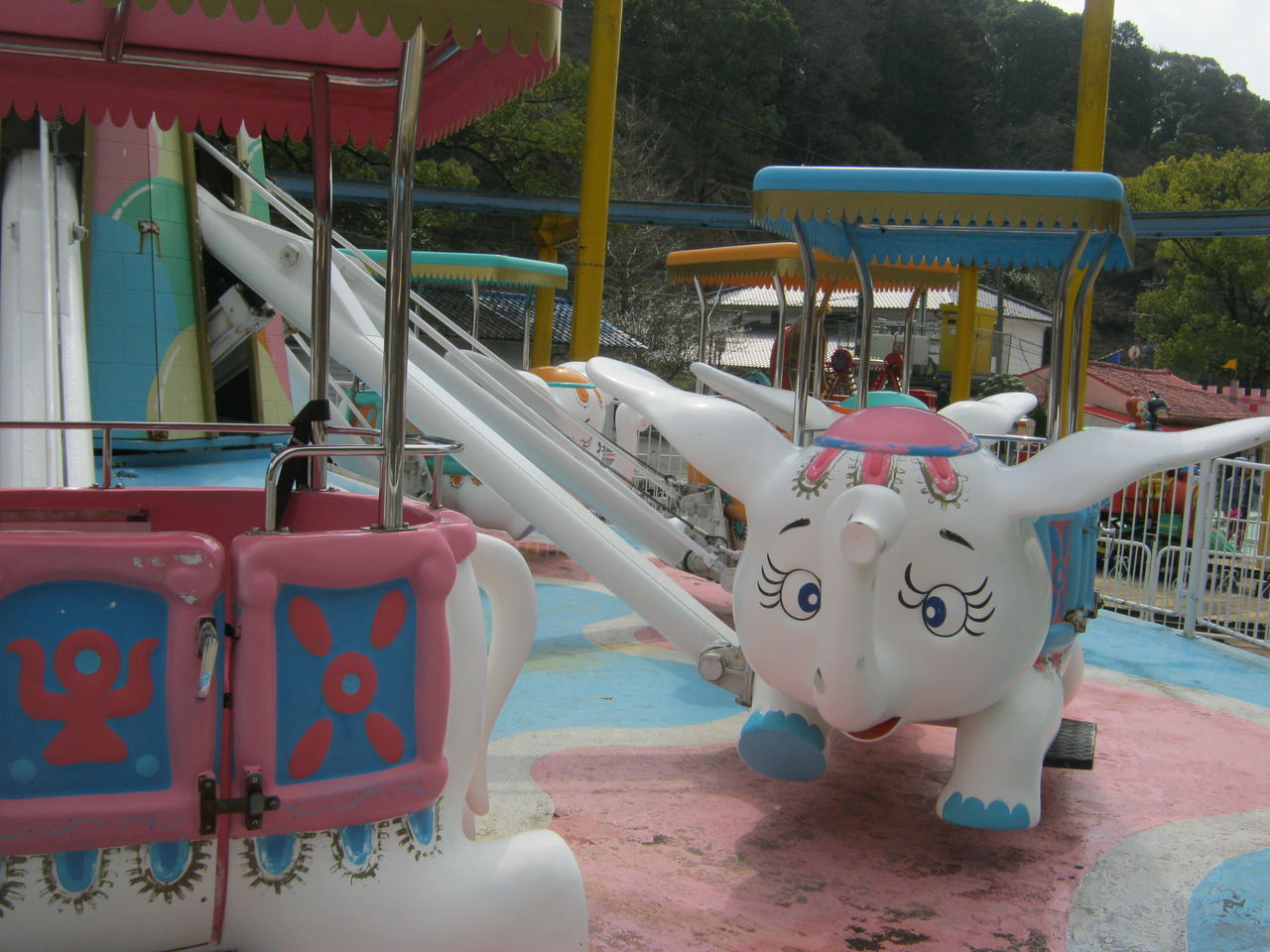 なにかに似てそうで似てないキャラクターがお待ちしております「だ