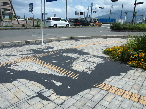 P8308332