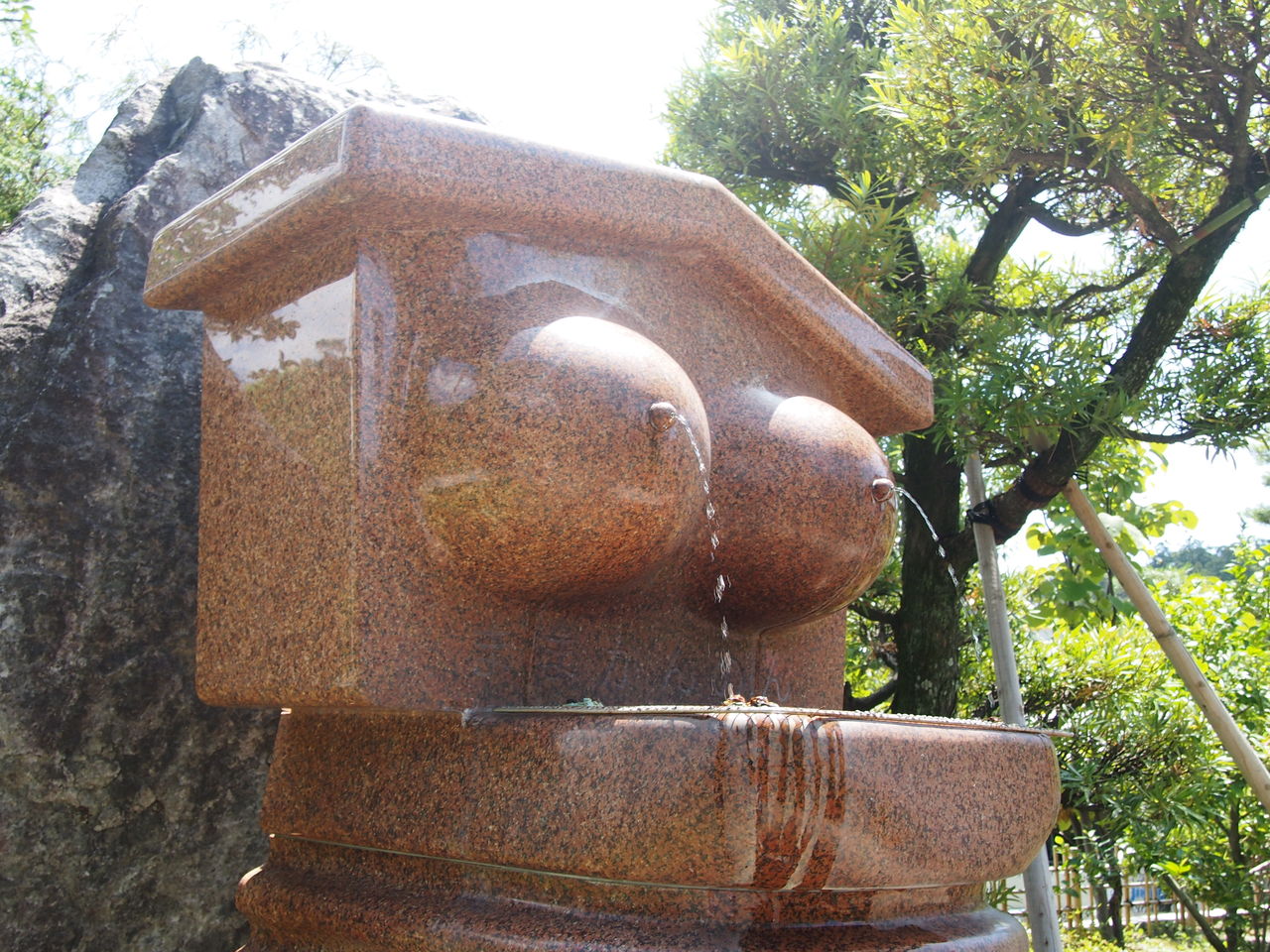 日本唯一のおっぱい寺！「間々観音」は絵馬もおっぱい、植木もおっぱい、お釈迦さまもおっぱいだ！ : 大人の東京別視点ガイド