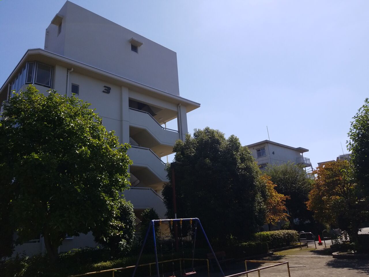 1998. 都営立川栄町五丁目アパート(東京都立川市栄町五丁目) 東京都を中心とした公園巡り 1998. 都営立川栄町五丁目アパート(東京都立川市栄町五丁目) 東京都を中心とした公園巡り