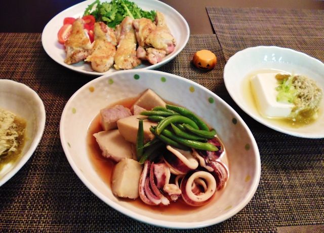 メインは煮物だったね 海老芋と烏賊の炊き合わせ 水は方円の器に随う メインは煮物だったね 海老芋と烏賊の炊き合わせ 水は方円の器に随う