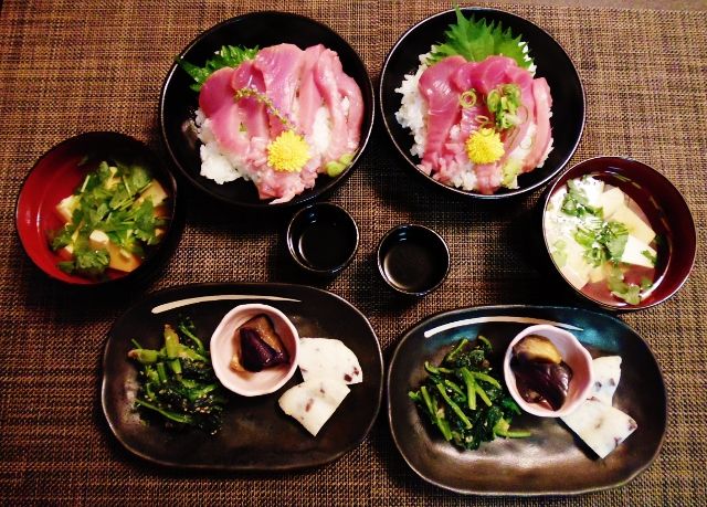 よこわと出会った うふふ 海鮮丼 ﾟ ﾟ ﾟ 水は方円の器に随う