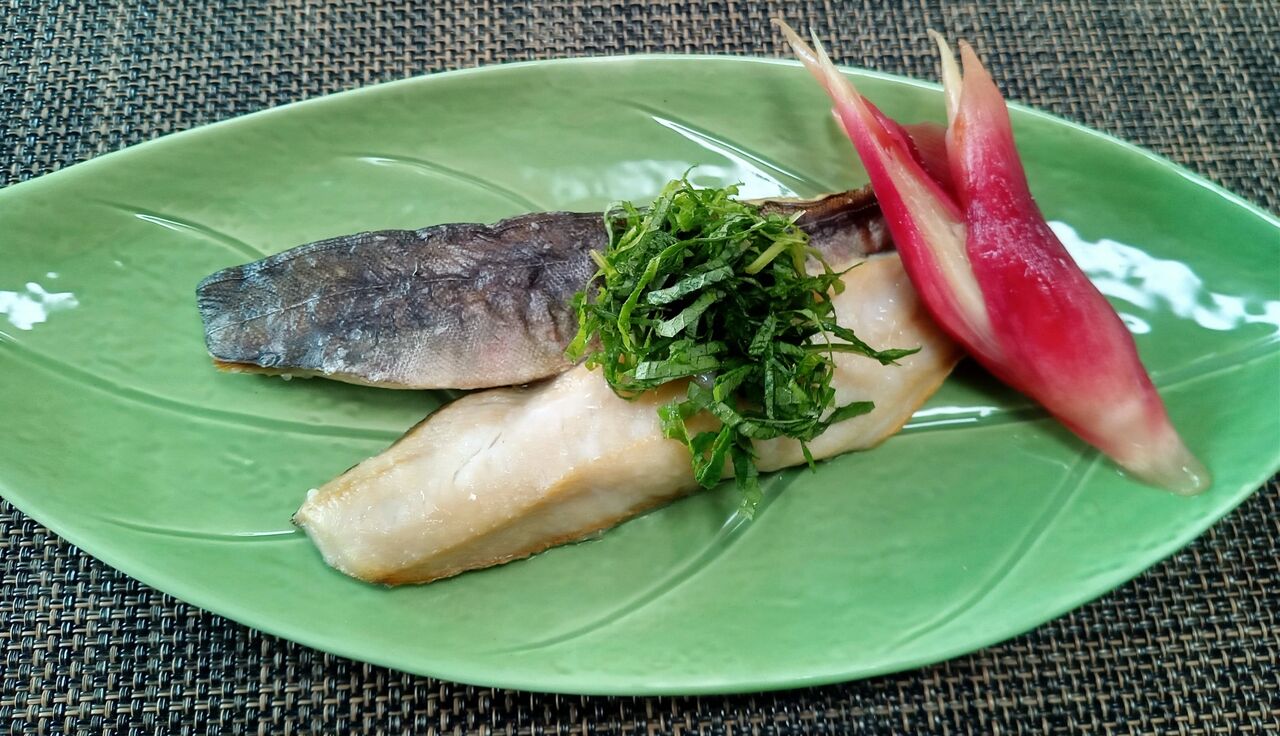 ひと手間でふんわり真ほっけ焼き 水は方円の器に随う