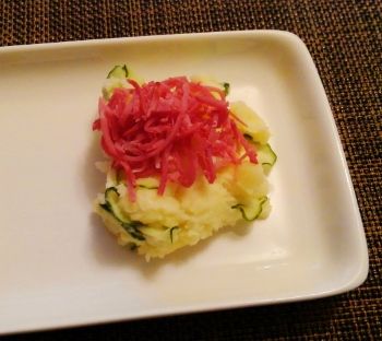 メイン変更 茶色系ごはん シンプルポテトサラダシュレッドビーフトッピング 水は方円の器に随う