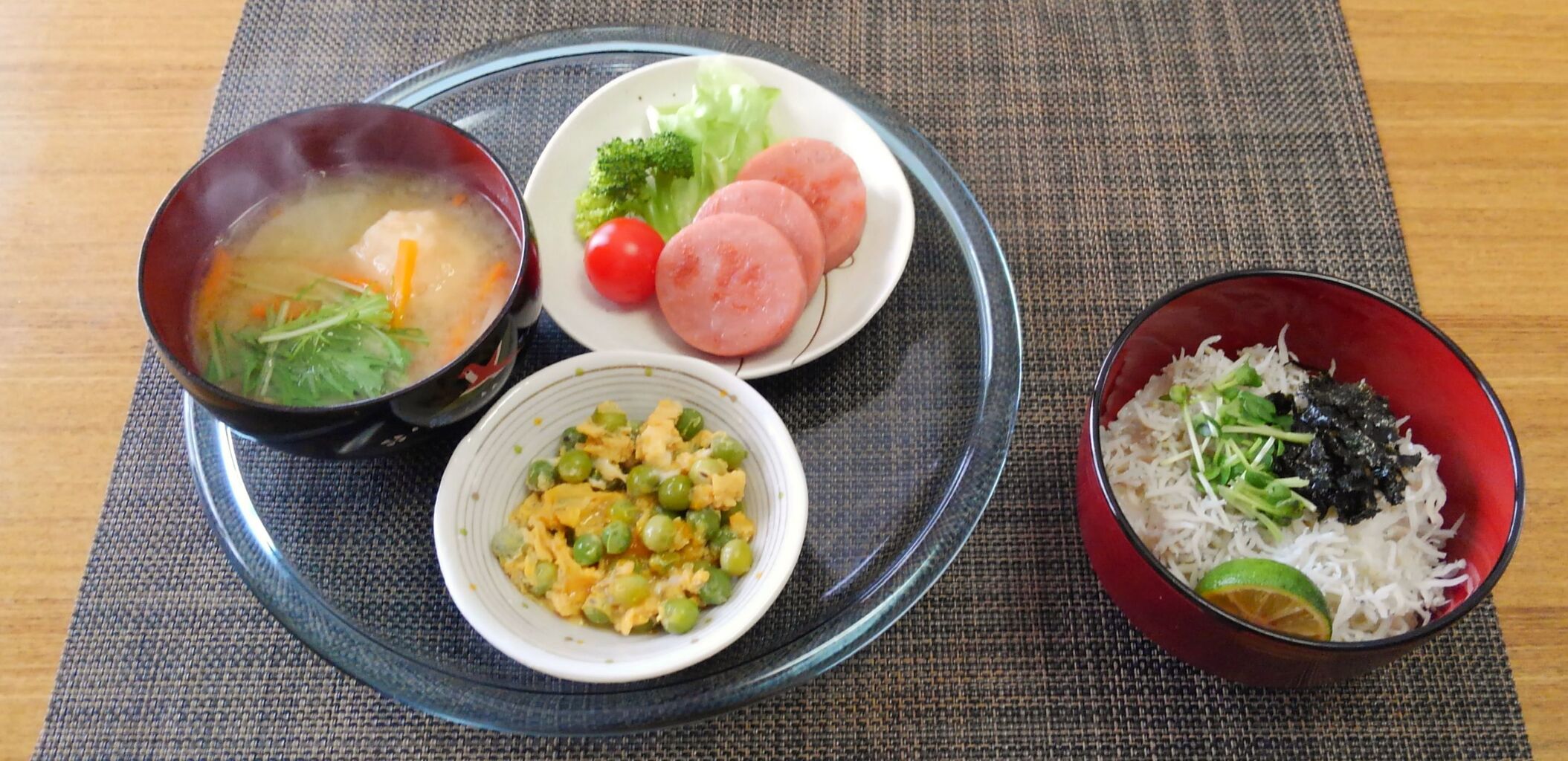 ごはんは別々になったのよ しらす丼とtkg 水は方円の器に随う ごはんは別々になったのよ しらす丼とtkg 水は方円の器に随う