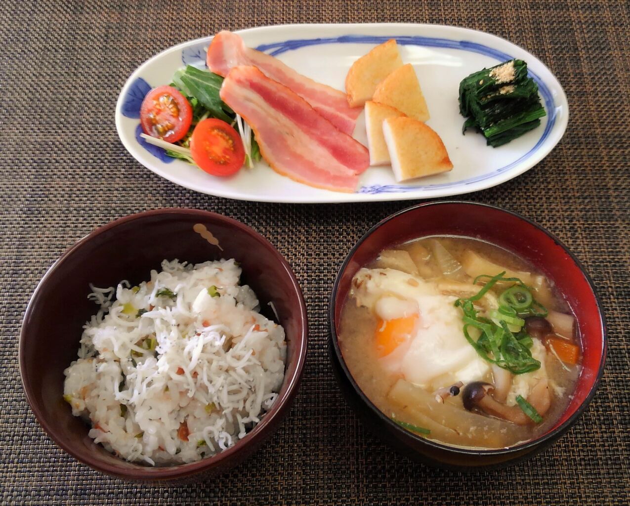 リフレッシュしたい気分 しらすと菜の混ぜ込み梅干しの炊き込みごはん 水は方円の器に随う