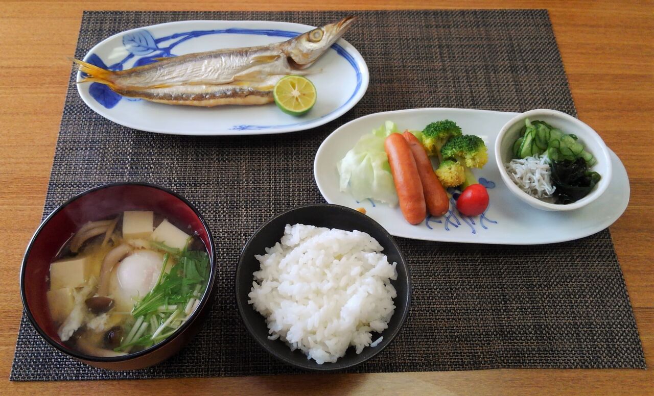 おかず少なめかなde大きめのお椀の登場 落とし玉子のしめじとお豆腐のお味噌汁 水は方円の器に随う おかず少なめかなde大きめのお椀の登場 落とし玉子のしめじとお豆腐のお味噌汁 水は方円の器に随う