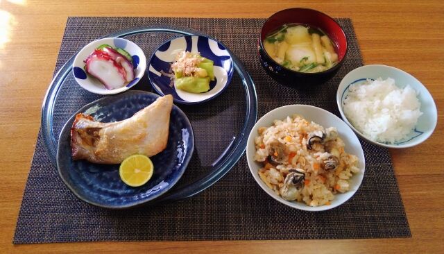 どっちがいいは写真が答え ぶりかまの塩焼き 水は方円の器に随う