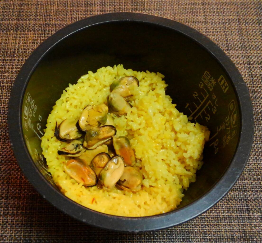 メリークリスマス 遅れ気味の日々ごはん ムール貝のサフランライス 水は方円の器に随う