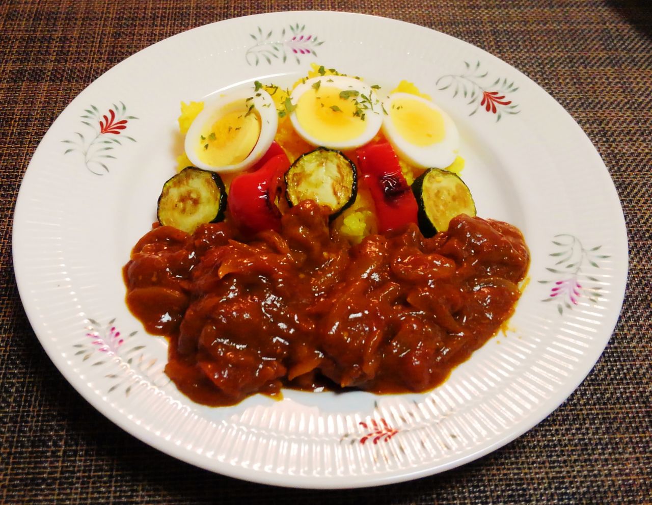イエローライスde牛肉カレー 何だかなー 水は方円の器に随う イエローライスde牛肉カレー 何だかなー 水は方円の器に随う