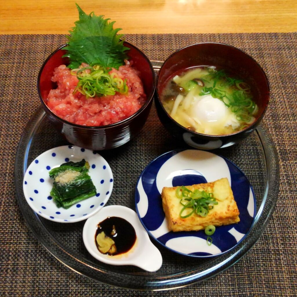 家族の支持が低いので 鮪のたたき丼 水は方円の器に随う