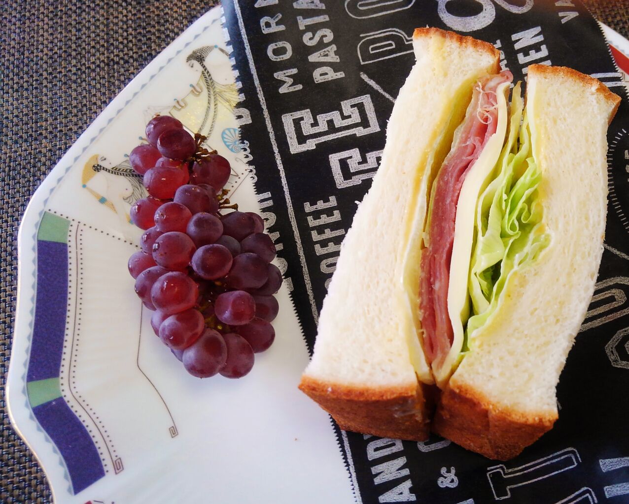 添加物なしでおいしいの 生ハムとチーズのサンドイッチ 水は方円の器に随う