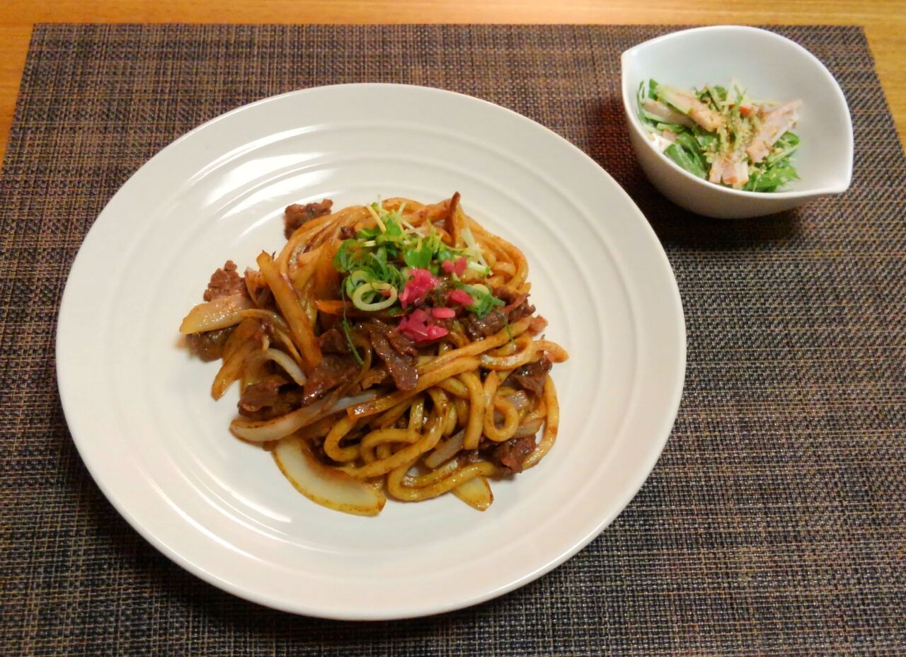 予定して選んでいた牛肉が 焼きうどん 水は方円の器に随う 予定して選んでいた牛肉が 焼きうどん 水は方円の器に随う