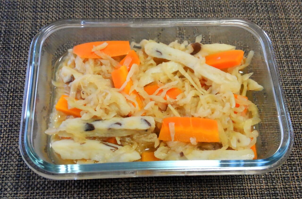 手抜きな盛り付け 食べたおかずは最後に 圧力鍋ｄｅ切干大根 水は方円の器に随う