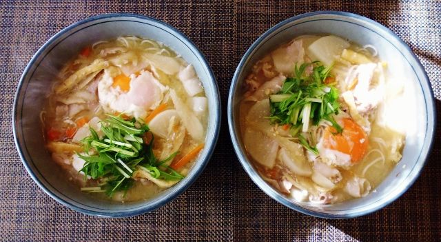 湯気がたつメニューはご馳走だね 笑 落とし玉子の味噌にゅう麺 水は方円の器に随う
